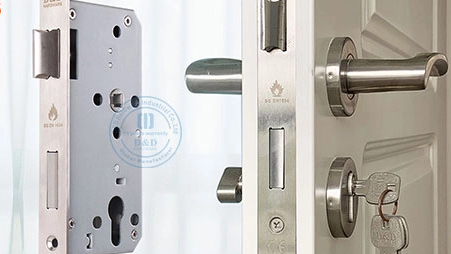 Training center door lock Serrure de porte du centre de formation