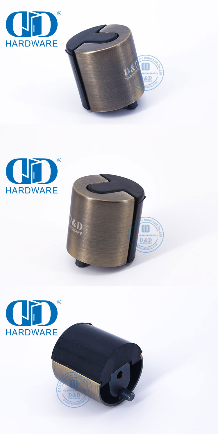 But&eacute;es de porte en laiton antique