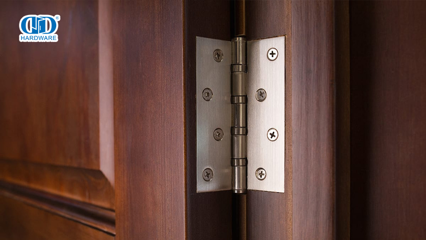 Découvrir les fondements des portes : un aperçu complet des charnières de portes extérieures, solides et intérieures