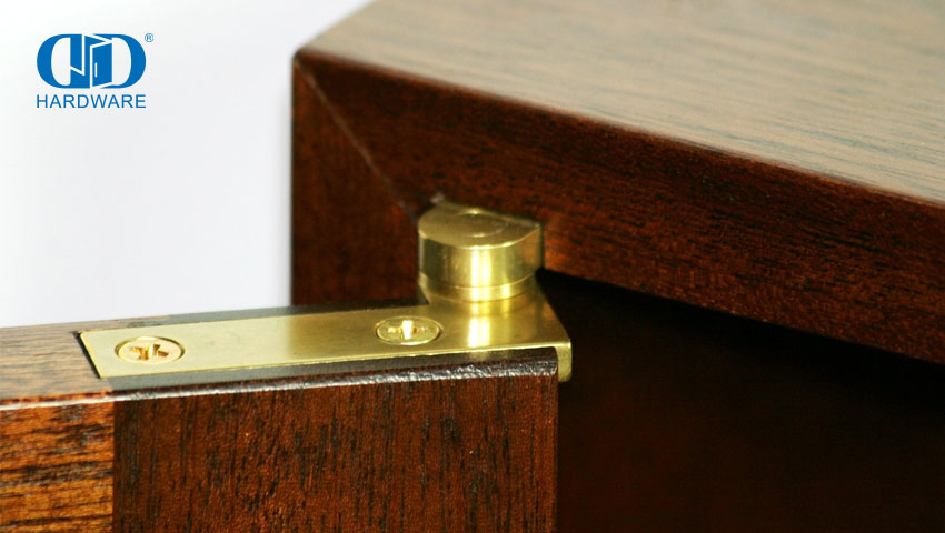 Les charnières des portes extérieures peuvent-elles être tournées ? 