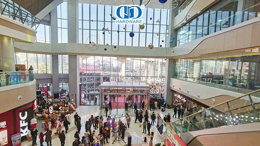 quincaillerie de porte pour porte commerciale